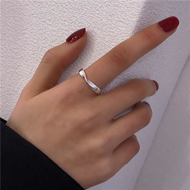 Simple Vintage Women's Fashion Ring