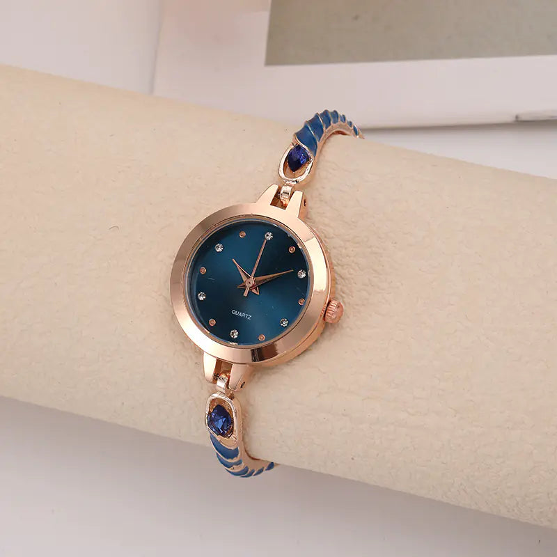 New Women's Quartz Watch with Adjustable Chain