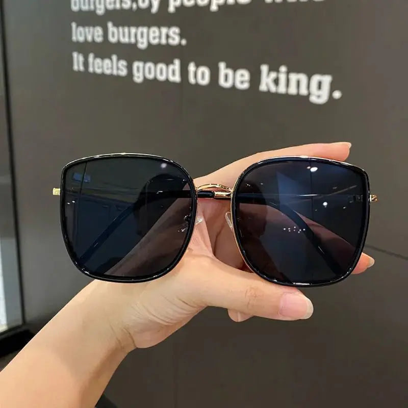 Trendy Retro Sunglasses for Women - UV Protection