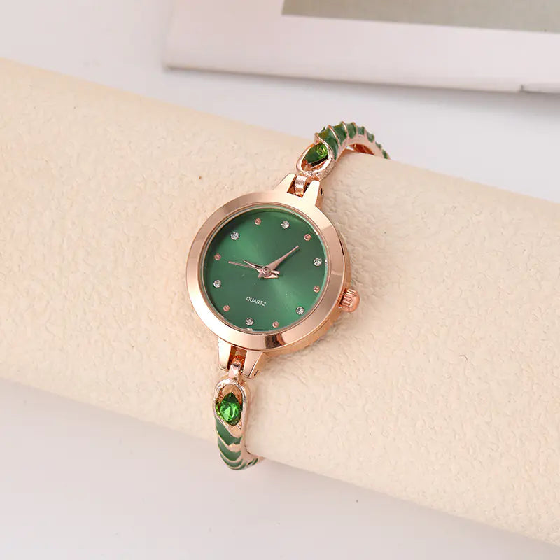 New Women's Quartz Watch with Adjustable Chain
