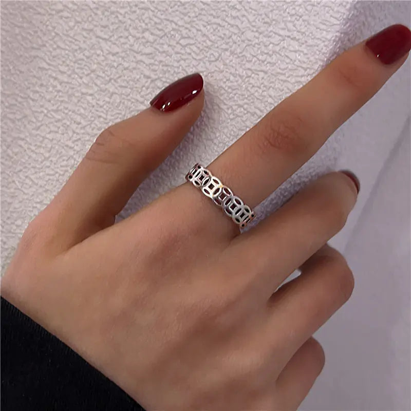 Simple Vintage Women's Fashion Ring