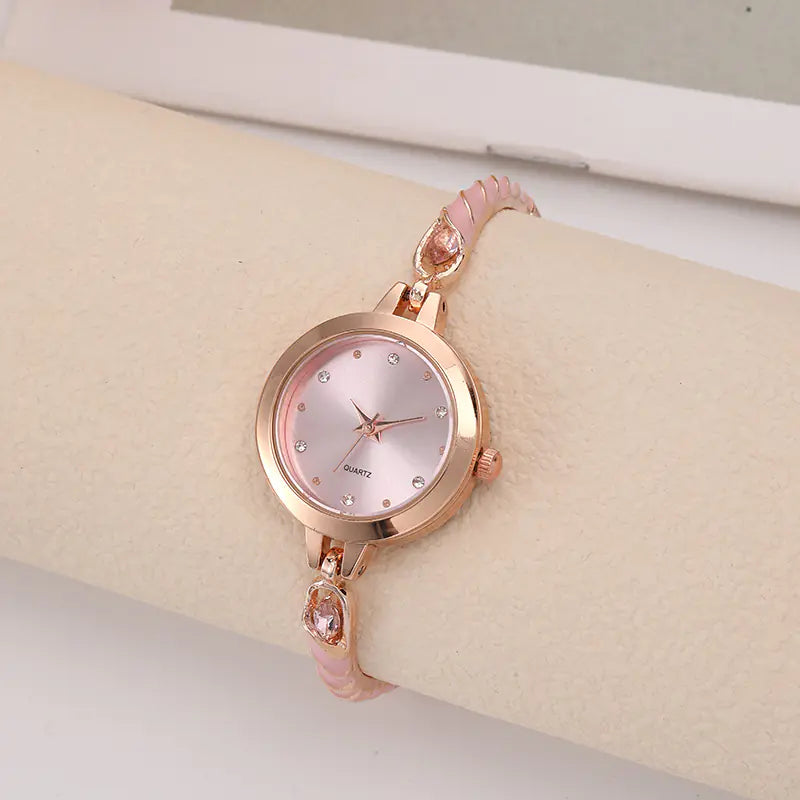 New Women's Quartz Watch with Adjustable Chain