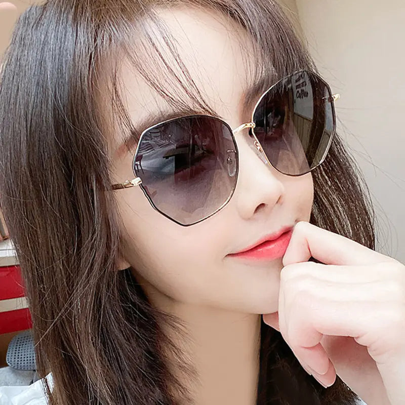 Trendy Retro Sunglasses for Women - UV Protection