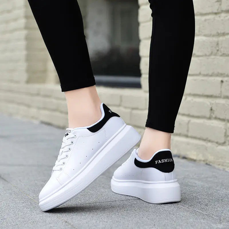 Women’s Breathable Lace-Up Casual Sneakers
